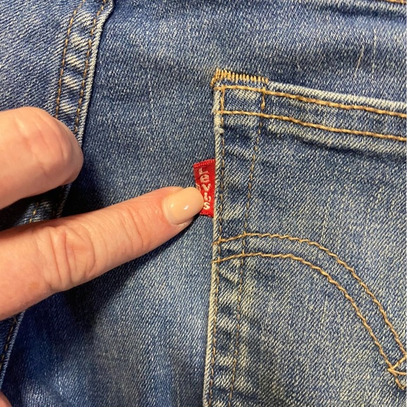 Levis Mid-Rise Denim Shorts Womens Size 28 Stretch Rolled Hem Jean Casual Spring - Picture 6 of 9